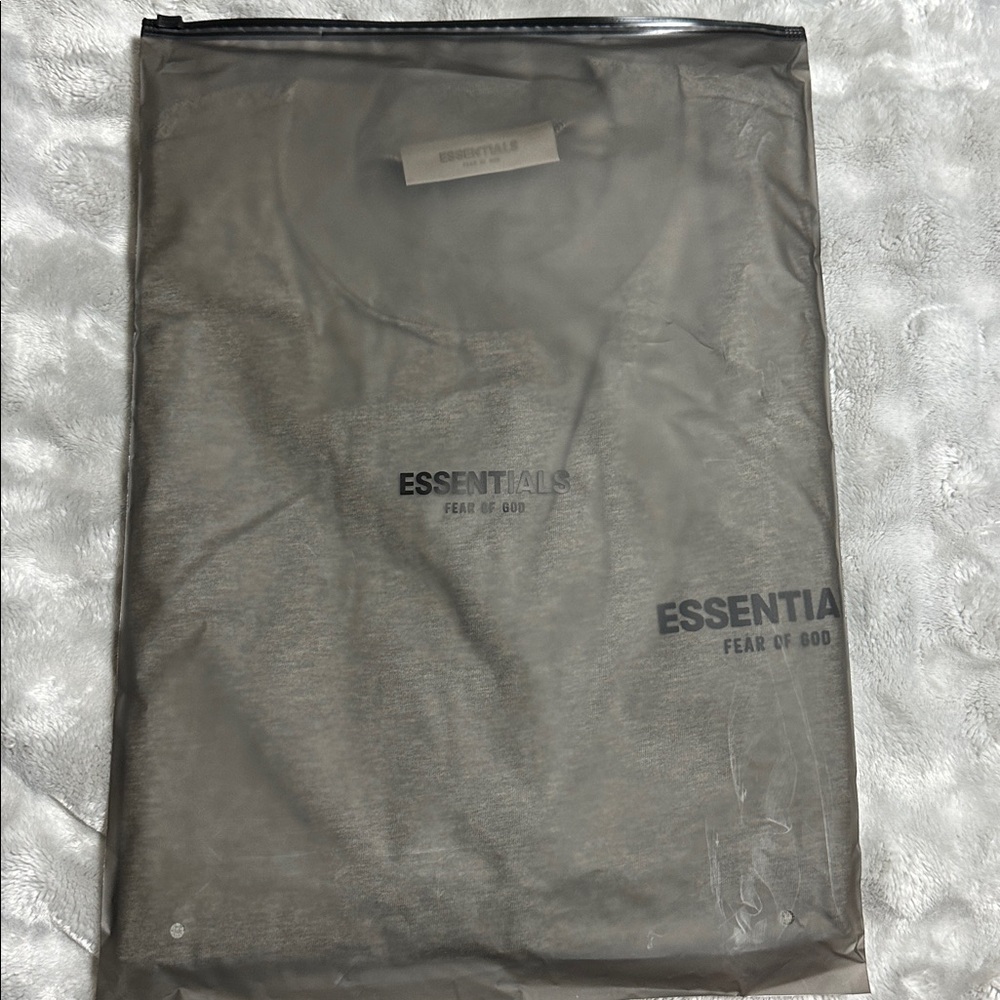 Fear Of God ESSENTIALS Dark Oatmeal Tee Shirt Size XS NWT Logo - Picture 3 of 4